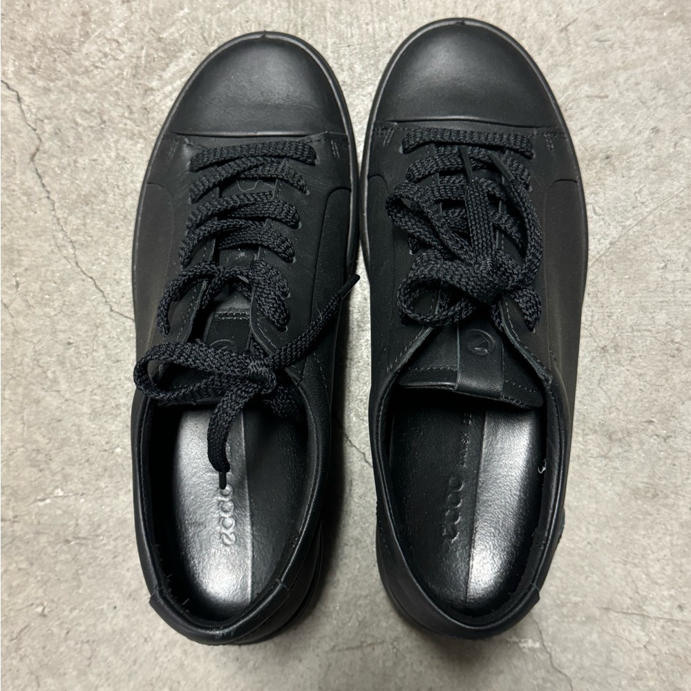 Ecco shoe